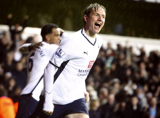 早期假期！ Team WE 的离谱中单和打野假装成职业选手，毫无悬念地被 LGD Gaming 以3-0横扫