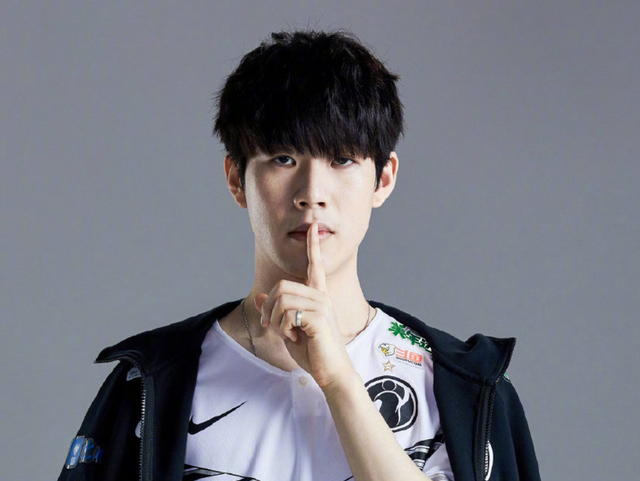 Doinb ： Xiao Tian 解说比赛？别传播谣言！我看到了 Zoom 发给我的聊天记录。